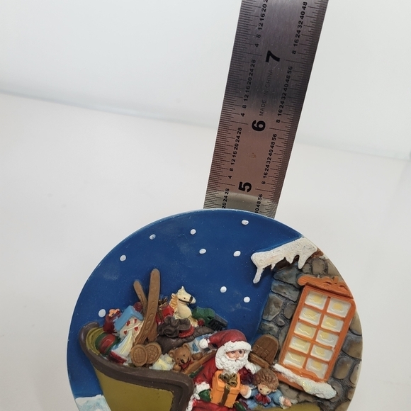 Vintage “A Christmas Remembered” Hand Painted DecorativePlate and stand 1997 - Picture 11 of 16